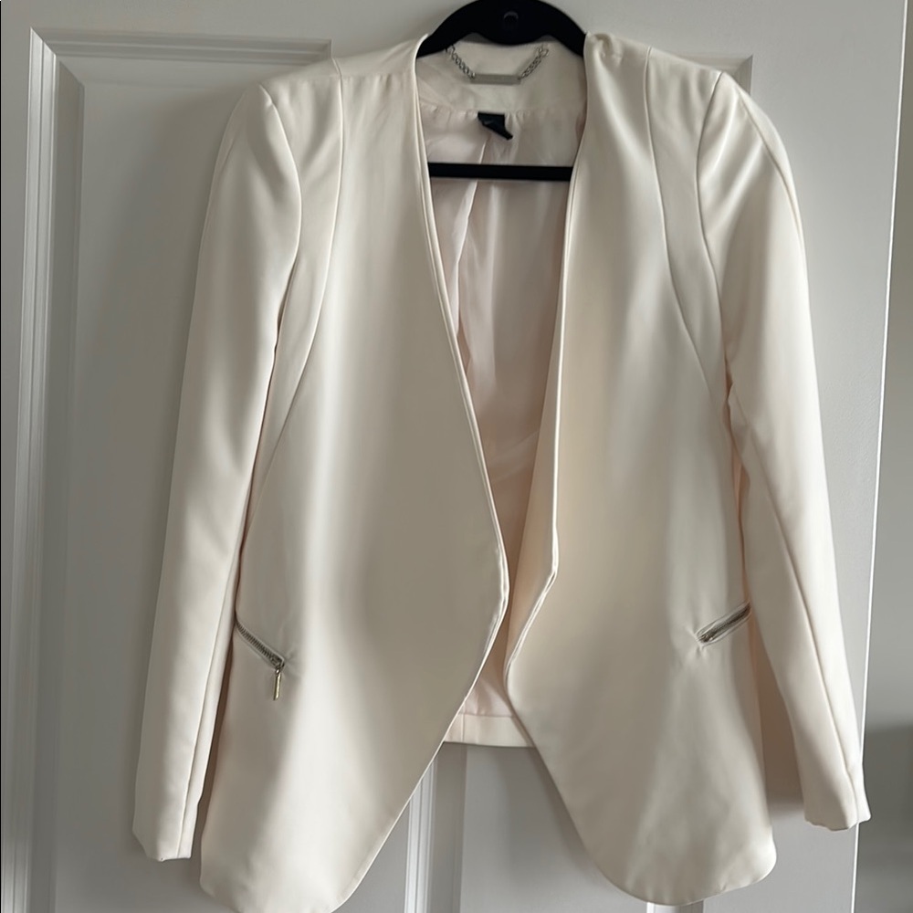 White House Black Market Cream Blazer Modern Versatile Design